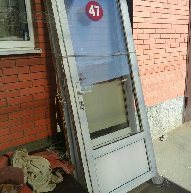 Входные металлопластиковые двери для павильонов б/у